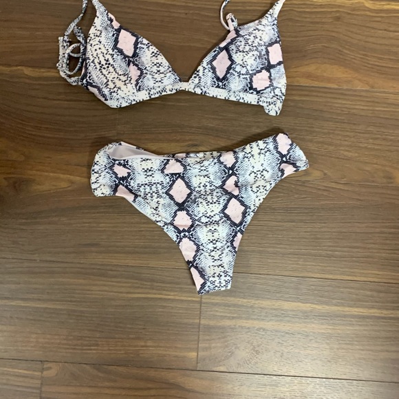 Thong bikini set - Picture 2 of 4